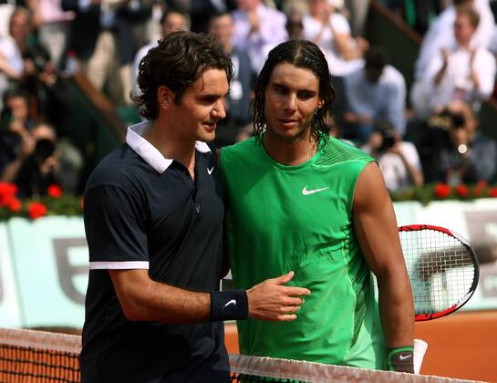 Roger Federer (Schweiz, li.) gratuliert Rafael Nadal (Spanien), Sieger der French Open 2008 Tennis Herren French Open 2008, Grand Slam, ATP Tour, Finale Gruppe Roland Garros Paris