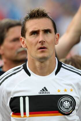 Miroslav Klose (Deutschland) - Nationalhymne -  (080625YK190) Fußball EM Herren EURO 2008, Länderspiel, Halbfinale, Nationalteam, Nationaltrikot Porträt Basel
