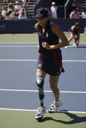 Ballmädchen Kelly Bruno trotz Beinprothese bei den US Open 2008 Tennis Damen US Open 2008, Grand Slam, WTA Tour Einzelbild Flushing Meadows New York, NY, N Y