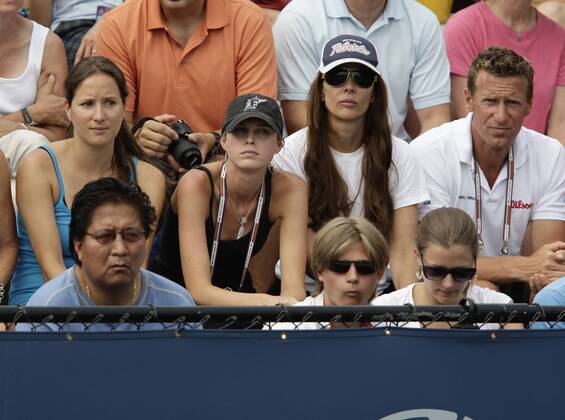Anhänger von Thomas Haas (Deutschland) auf der Tribüne, v.li.: Schwester Karin, Freundin und Schauspielerin Sara Foster mit deren Mutter (beide USA) und Teamchef Patrick Kühnen (Deutschland) Tennis Herren US Open 2008, Grand Slam, ATP Tour Gruppe Flushing Meadows New York, NY, N.Y.