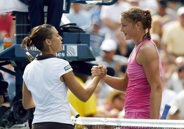 Flavia Pennetta (Italien, li.) gratuliert Dinara Safina (Russland) -  (NYP20080903111) Tennis Damen US Open 2008, Grand Slam, WTA Tour Gruppe Flushing Meadows New York, NY, N Y Kameradschaft,