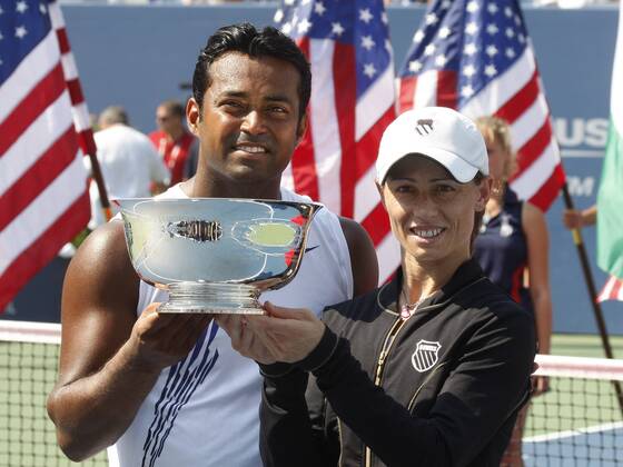Leander Paes (Indien, li.) und Cara Black (Simbabwe) gewinnen die US Open 2008 im Mixed Tennis US Open 2008, Grand Slam, ATP Tour, WTA Tour Gruppe Flushing Meadow New York, NY N Y Freude,