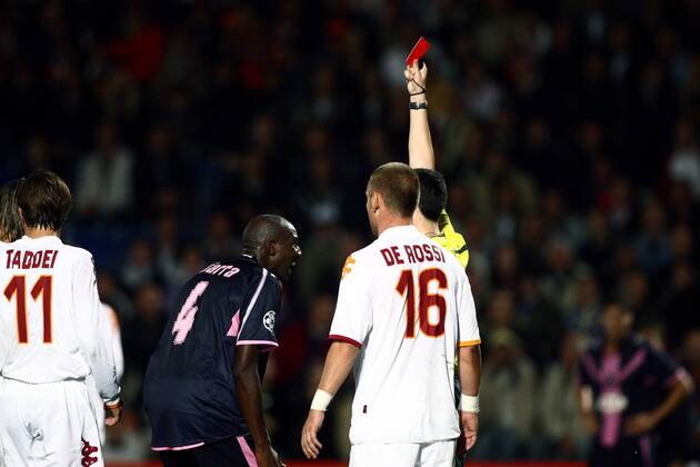 Alou Diarra (Bordeaux) sieht rot -  (pan28162) Fußball EC 1 Herren Champions League 2008 2009, Girondins Bordeaux - AS Roma 1:3 Gruppe Bordeaux