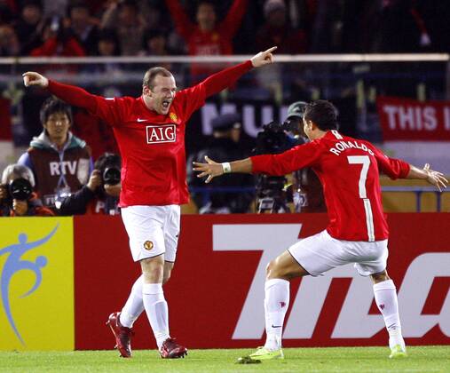 Wayne Rooney (li.) und Cristiano Ronaldo (beide Manchester United) - Torjubel - Fußball WM Herren FIFA Klub WM 2008, World Championship, Toyota Cup, Worldcup, Finale, ManU Gruppe Yokohama Begeisterung, Freude,