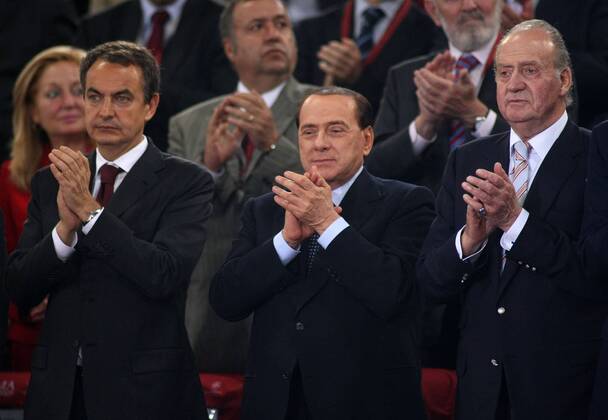 Ministerpräsident Silvio Berlusconi (Italien, Mitte) zwischen König Juan Carlos von Spanien (re.) und Ministerpräsident Jose Luis Zapatero (Spanien) -  Fußball EC 1 Herren Champions League Finale 2008 2009 Gruppe Rom