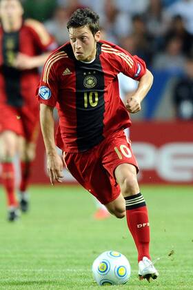 Mesut Özil (Deutschland U21) -  Fußball EM Herren U21 EM 2009, U 21, Nationalmannschaft, Nationaltrikot Einzelbild Finale Malmö Dynamik,