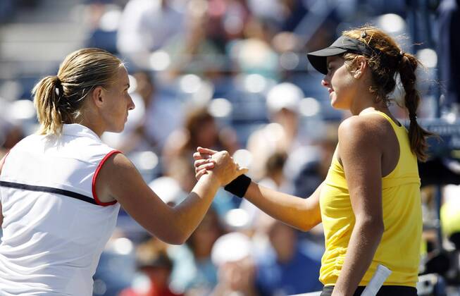 Svetlana Kuznetsova shakes hands with Julia Goerges after their first round match at the US Open  NYP20090901108