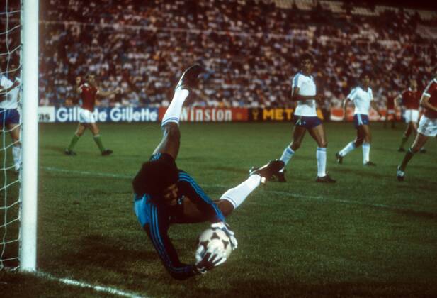 Torwart Luis Mora (El Salvador) Fußball WM Herren WM 1982, Länderspiel, Nationalteam, Nationaltrikot, Ungarn - El Salvador 10:1 Einzelbild Elche Dynamik, Abwehr,