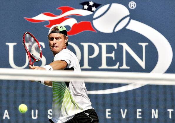 TENNIS - ATP, US Open 2009 -05090967012 - NEW YORK CITY,NEW YORK,USA,05.SEP.09 - TENNIS - ATP World Tour, Flushing Meadows, US Open 2009, Grand Slam. Bild zeigt Lleyton Hewitt (AUSTRALIEN) mit dem Logo der US Open. - o00 Schriftzug Logo Emblem