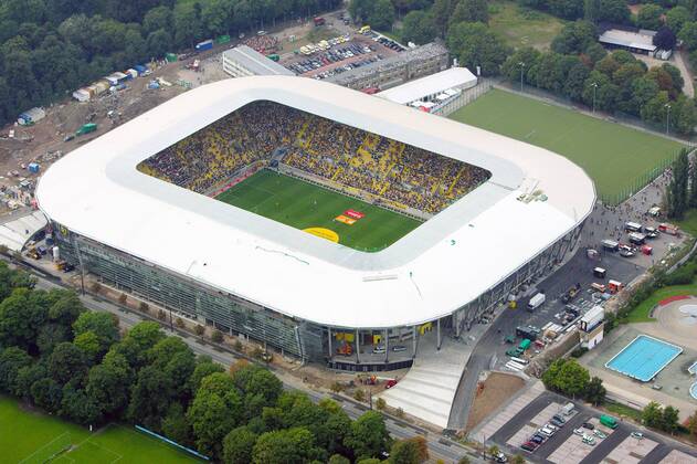 Fußball, Stadiongeschichte SG Dynamo Dresden Dresdner Rudolf Harbig Stadion - Heimspielstätte von SG Dynamo Dresden - Luftbildaufnahme o0 Totale, Stadion, Fußballstadion, außen, Außenansicht, Vogelperspektive, oben, Umfeld, Umgebung