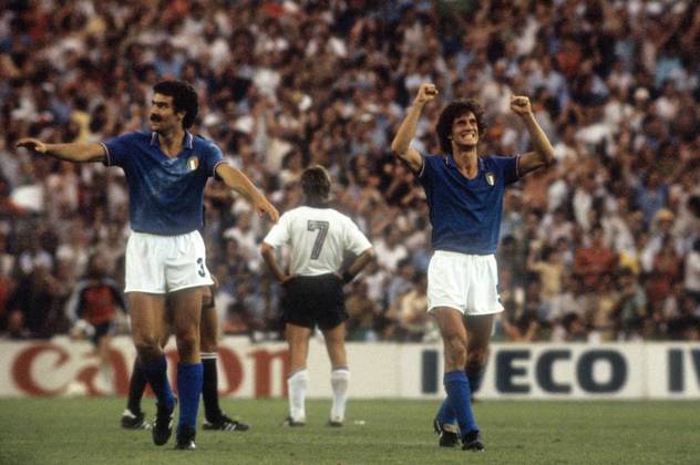 Giuseppe Bergomi (li.) und Fulvio Collovati (beide Italien) - Torjubel - DEUTSCHSPRACHIGE SPORTZEITSCHRIFTEN UND -ZEITUNGEN NUR NACH RÜCKSPRACHE Fußball Länderspiel Herren WM 1982 Finale, Nationalteam, Nationaltrikot, BRD, Italien - BR Deutschland 3:1 Gruppe Madrid Freude,