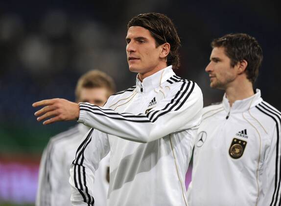 18.11.2009, Fussball Länderspiel, Testspiel, DEUTSCHLAND - ELFENBEINKÜSTE 2-2, Mario Gomez (Deutschland, L) und Arne Friedrich (GER)