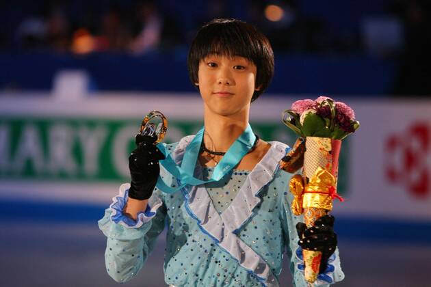 Yuzuru Hanyu (JPN), DECEMBER 4, 2009 - Figure Skating : ISU Grand Prix of Figure Skating Final 2009 2010 Junior Men s Victory Ceremony at 1st Yoyogi Gymnasium, Tokyo, Japan.  (2009120516072039) o0 Siegerehrung,