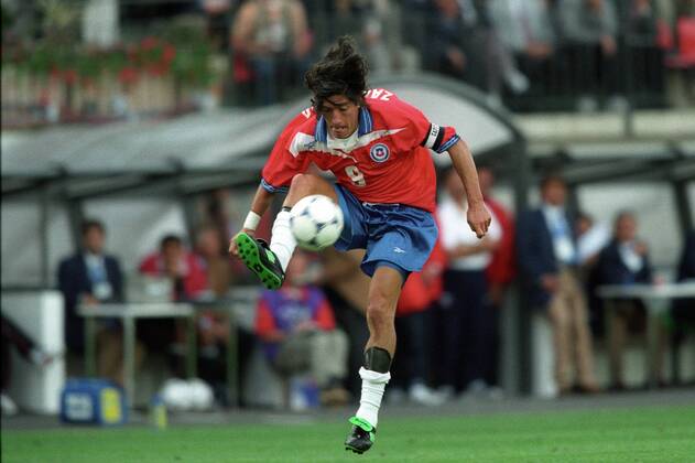 Ivan Zamorano (Chile) Fußball WM Herren WM 1998, Länderspiel, Nationalteam, Nationaltrikot, Einzelbild St. Etienne Dynamik,