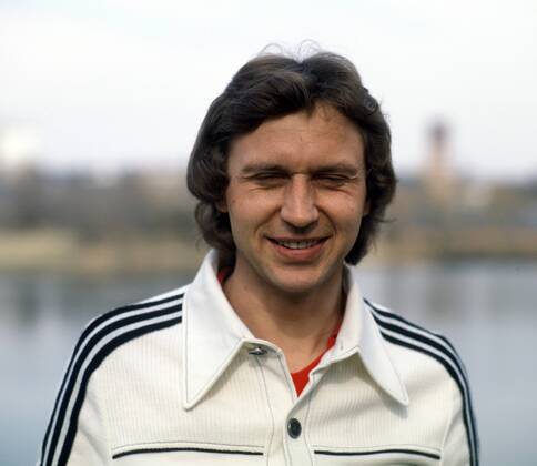 Heinz Flohe (BR Deutschland) - DEUTSCHSPRACHIGE SPORTZEITSCHRIFTEN UND -ZEITUNGEN NUR NACH RÜCKSPRACHE Fußball Herren Nationalteam 1977, Präsentation, Pressetermin, Porträttermin, Shooting, BRD Porträt