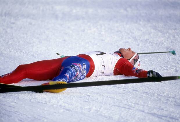Björn Dählie (NOR) erschöpft nach den 10km im Langlauf bei den Olympischen Winterspielen 1994 Nordischer Skilauf OS Winter Herren Olympische Winterspiele, Olympia, Spiele, Ski Nordisch, Skisport 1994, Einzelbild Lillehammer