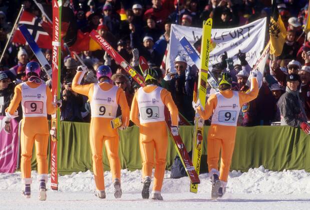 Team Deutschland, Olympiasieger 1994 in Lillehammer, v. li.: Hansjörg Jäkle, Dieter Thoma, Christof Duffner und Jens Weißflog Skispringen OS Winter Herren Olympische Spiele 1994, Winterspiele, Ski Nordisch, Skisport, Teamwertung, Teamwettbewerb Gruppe Lillehammer Freude, Begeisterung,