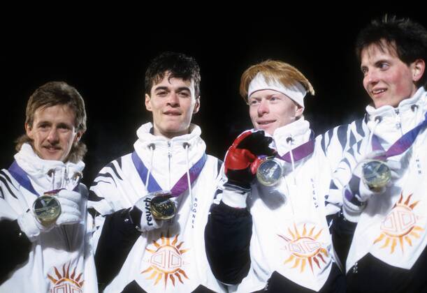 Team Deutschland, Olympiasieger 1994 in Lillehammer, v. li.: Jens Weißflog, Hansjörg Jäkle, Dieter Thoma und Christof Duffner Skispringen OS Winter Herren Olympische Spiele 1994, Winterspiele, Ski Nordisch, Skisport, Teamwertung, Teamwettbewerb Gruppe Lillehammer Freude,