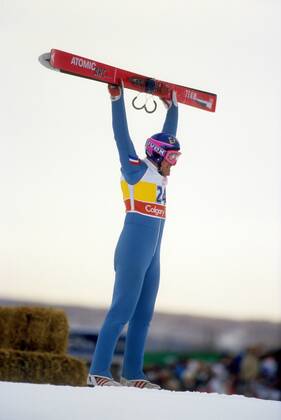 Michael Eddie The Eagle Edwards (Großbritannien) jubelt Skispringen OS Winter Herren Olympische Spiele 1988, Winterspiele, Ski Nordisch, Skisport Einzelbild Calgary Freude, Begeisterung,
