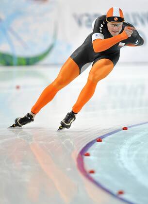 VANCOUVER, Feb. 13, 2010 - Sven Kramer of the Netherlands competes for men s 5000m final of speed skating at the 2010 Winter Olympic Games in Vancouver, Canada, Feb. 13, 2010. 