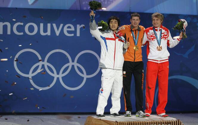 Vancouver , 140210 , Olympische Spiele Vancouver 2010 , Siegerehrung BC Dome BC Place , 5000m Herren Gold für Sven Kramer (Niederlande, C) , Silber für Seung Hoon LEE (Korea, L) , Bronze für Ivan Skobrev (Russland) o0 Olympiasieg Sieg Medaille Objekte Freude Südkorea