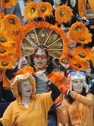 Fans of the Netherlands support athletes at the men s 1500 metres speed skating race at the Richmond Olympic Oval during the Vancouver 2010 Winter Olympics.  RE0C8C61 o0 Freude kurios Outfit o00 KostÃ¼m