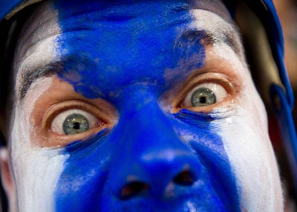 Feb 24, 2010 - Vancouver, - Face painted Finnish fan HEIKKI MELLA-AHO of , Finland cheers for his home team . - ZUMAf72 o0 Jubel Freude Gesichtsbemalung, Nationalfarben Fan, Zuschauer Detail Mimik Auge kurios