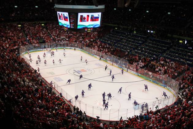 Canada Hockey Place at the start of semi-final game in men s hockey at Vancouver, Kanada, BC Friday, February 26, 2010 during the 2010 Winter Olympics. - ZUMAw51 o0 Totale Halle Eishockeyhalle Videowürfel Anzeigetafel