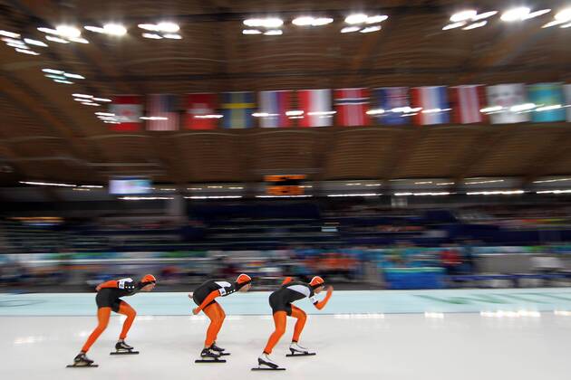 Olympic Winter Games Vancouver 2010 - Olympische Winter Spiele Vancouver 2010, Speed Skating (Men s Team Pursuit), Team of Netherlands (NED) - Jan BLOKHUIJSEN, Sven KRAMER, Mark TUITERT xHOCHxZWEIx xMaltexChristiansx o0 Mitzieher