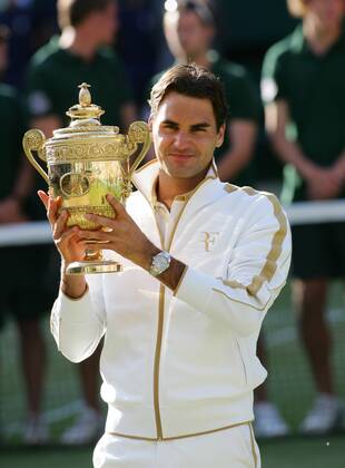 Roger Federer SUI Wimbledonsieger 2009 05.07.2009 o0 Siegerehrung Objekte Pokal Freude