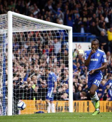 Football - Premier League - Chelsea FC London vs. Wigan Athletic: Chelsea s Salomon Kalou celebrates Chelsea 3rd Goal at Stamford Bridge o0 Jubel Freude Tor