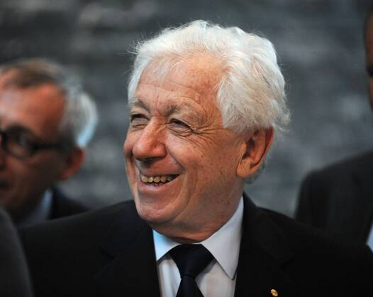 Fussball International, Bewerbung für die FIFA WM 2018 und die FIFA WM 2022 14.05.2010 Delegation Australien uebergibt ihre WM Bewerbung: Frank Lowy, Chairman des australischen Fußballverbands FFA  Weltmeisterschaftsbewerbung o0 Funktionär Freude