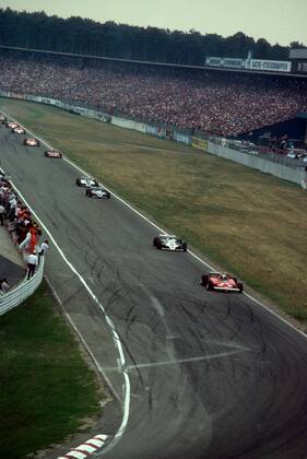 GP von Deutschland 1981 in Hockenheim: Didier Pironi (Frankreich Ferrari) vor Alan Jones (Australien Williams Ford) -  Motorsport Grand Prix Herren Großer Preis von Deutschland 1981, Formel 1 WM, F1, F, GP Totale Hockenheimring Hockenheim