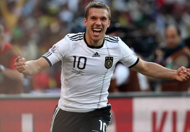 27.06.2010, Bloemfontein - FIFA Weltmeisterschaft 2010 - Achtelfinale - Deutschland (weiß) vs England rot) 4:1 --- Lukas Podolski jubel o0 Jubel Freude