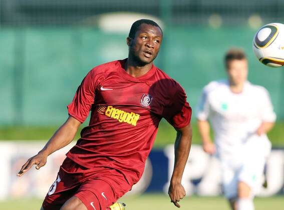 FUSSBALL - Anderlecht vs Cluj, Testspiel EUGENDORF, 07.JUL.10 - FUSSBALL - RSC Anderlecht vs CFR Cluj, Vorbereitungsspiel. Bild zeigt Yssuf Kone (Cluj).