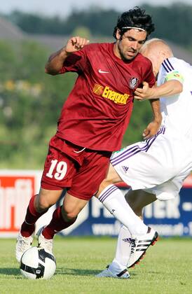 FUSSBALL - Anderlecht vs Cluj, Testspiel EUGENDORF, 07.JUL.10 - FUSSBALL - RSC Anderlecht vs CFR Cluj, Vorbereitungsspiel. Bild zeigt Felice Picollo (Cluj).