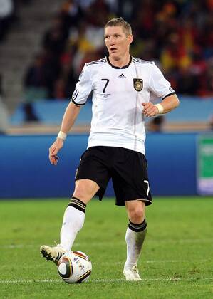 Bastian Schweinsteiger (Deutschland) --- FIFA Weltmeisterschaft 2010 - Halbfinale - Deutschland (weiß) vs Spanien (rot) 0:1 --- giorgioxperottino