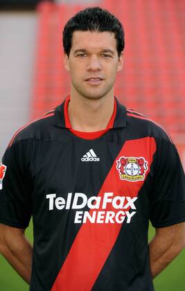 Fussball, Fototermin zur Bundesliga-Saison 2010 2011: Bayer Leverkusen: Michael Ballack. Sponsor Werbepartner Werbung Wirtschaft Trikotsponsor Brustsponsor Hauptsponsor TelDaFax Energy