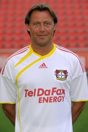 Fussball, Fototermin zur Bundesliga-Saison 2010 2011: Bayer Leverkusen: Teammanager Hans-Peter Lehnhoff. o0 Funktionär