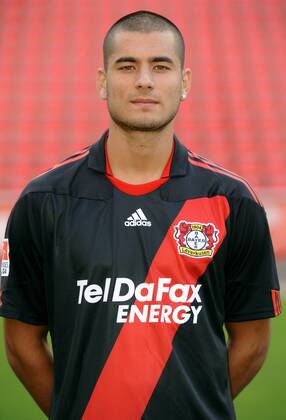 Fussball, Fototermin zur Bundesliga-Saison 2010 2011: Bayer Leverkusen: Eren Derdiyok.