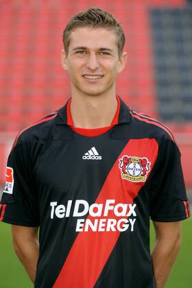 Fussball, Fototermin zur Bundesliga-Saison 2010 2011: Bayer Leverkusen: Daniel Schwaab.