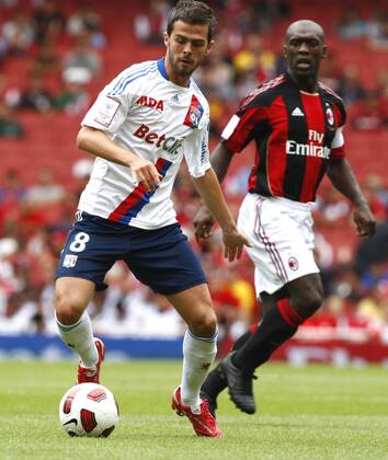 Football - Emirates Cup - AC Milan v Olympique Lyonnais Miralem Pjanic of Lyon (L) and Clarence Seedorf of AC Milan at Emirates Stadium