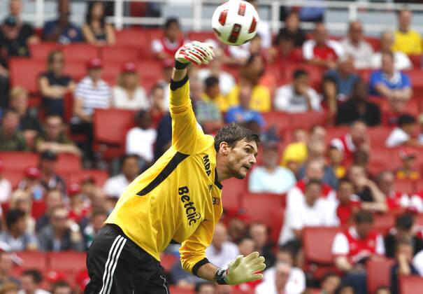 Football - Emirates Cup - AC Milan v Olympique Lyonnais Hugo Lloris of Lyon at Emirates Stadium