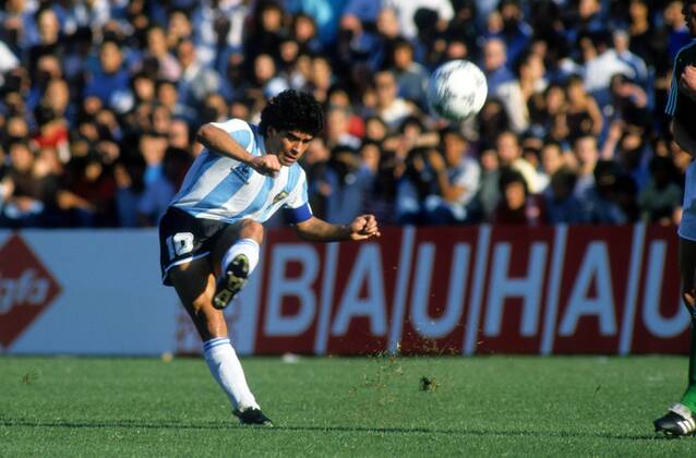 Diego Armando Maradona (Argentinien) zieht ab Fußball Länderspiel Herren Freundschaftsspiel 1987, Nationalteam Einzelbild Buenos Aires Dynamik,