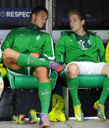 18.08.2010, Bremen - UEFA Champions League Qualifikation 2010 2011 - SV Werder Bremen vs Sampdoria Genua 3:1 --- Marko ARNAUTOVIC (li) und Marko MARIN (re, beide Bremen) sitzen zu Beginn der Begegnung auf der Ersatzbank --- 