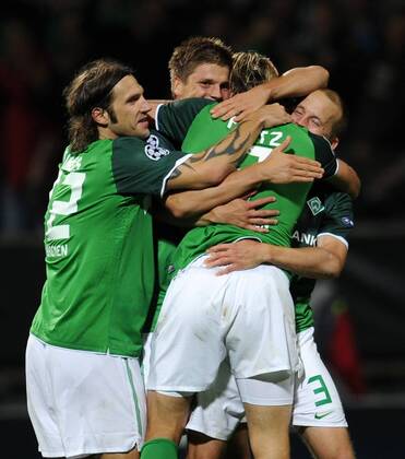 18.08.2010, Bremen - UEFA Champions League Qualifikation 2010 2011 - SV Werder Bremen vs Sampdoria Genua 3:1 --- Torjubel nach dem 1:0: Torsten FRINGS, Sebastian PROEDL, Clemens FRITZ und Petri PASANEN (v.l., alle Bremen) --- 