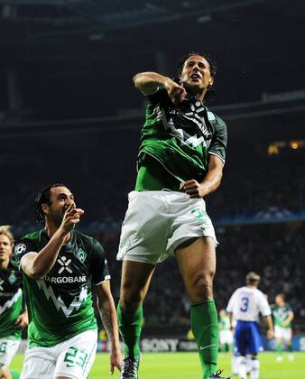 FUSSBALL CHAMPIONS LEAGUE SAISON 2010 2011 PLAY-OFFS HINSPIEL SV Werder Bremen - Sampdoria Genua 18.08.2010 Hugo ALMEIDA (li) und Claudio PIZARRO (re, beide Bremen) jubeln nach dem 3:0  o0 Freude