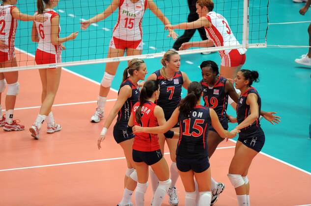 Players of the United States celebrate their victory over Poland at FIVB World Grand Prix women s volleyball tournament in Ningbo, east China s Zhejiang Province, Aug. 25, 2010. The U.S. team won 3-2. o0 USA Freude