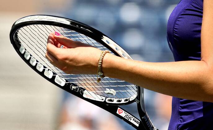 TENNIS - WTA, US Open 2010 NEW YORK CITY,NEW YORK,USA,31.AUG.10 - TENNIS - WTA, Flushing Meadows, US Open 2010, Grand Slam. Bild zeigt ein Feature mit dem Schlaeger Jelena Jankovic (SRB).  o0 Tennisschläger Racket Equipment Objekte Arm Tennisspielerin Körperteile
