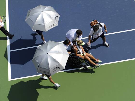 US OPEN TENNIS NEW YORK USA Flushing Meadow - Victoria Azarenka (Weisrussland) kollabierte im ersten Satz ihres 2.-Rundenmatches